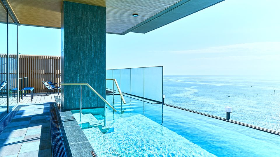 An open-air bath overlooking Sagami Bay.