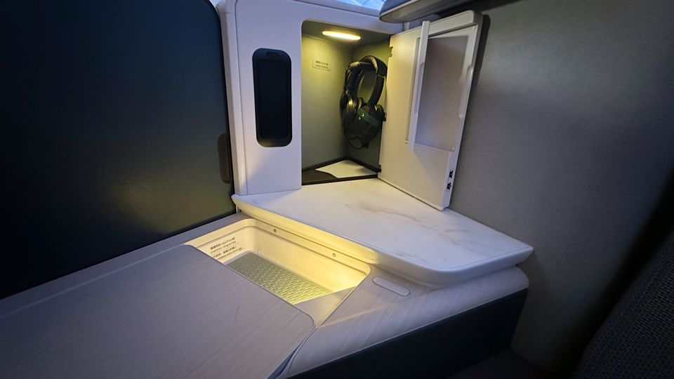 Cathay Pacific's new Aria Suites 777 business class.