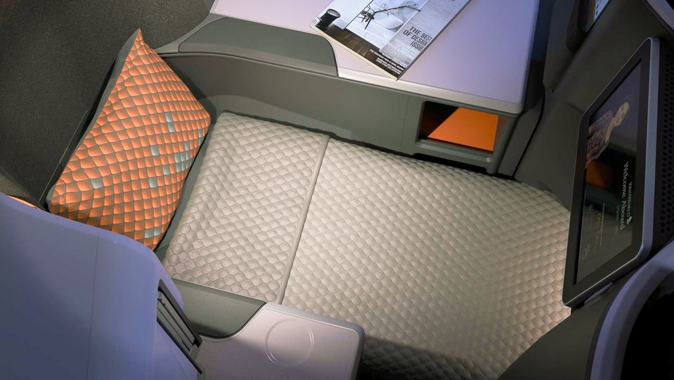 Singapore Airlines' 737 MAX: business class beds, and screens for every seat.